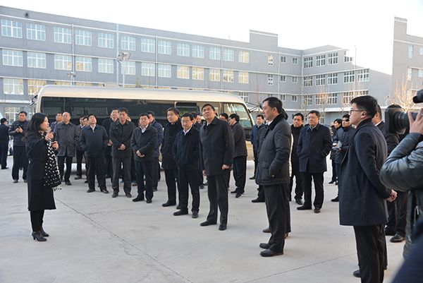 安陽市委書記李公樂，市長王新偉等市四大班子領(lǐng)導(dǎo)蒞臨金秋照明考察觀摩